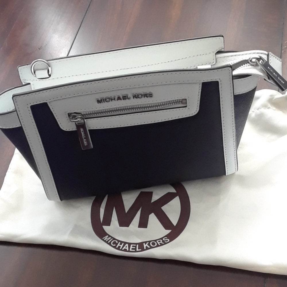 New Michael Kors Crossbody - Picture 8 of 8